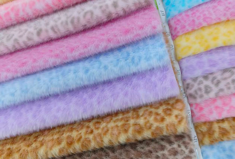 160 mm széles Európai nyérc mintás leopárdmintás faux nerc szövet 160 mm széles Európai nyérc mintás leopárdmintás faux nerc szövet